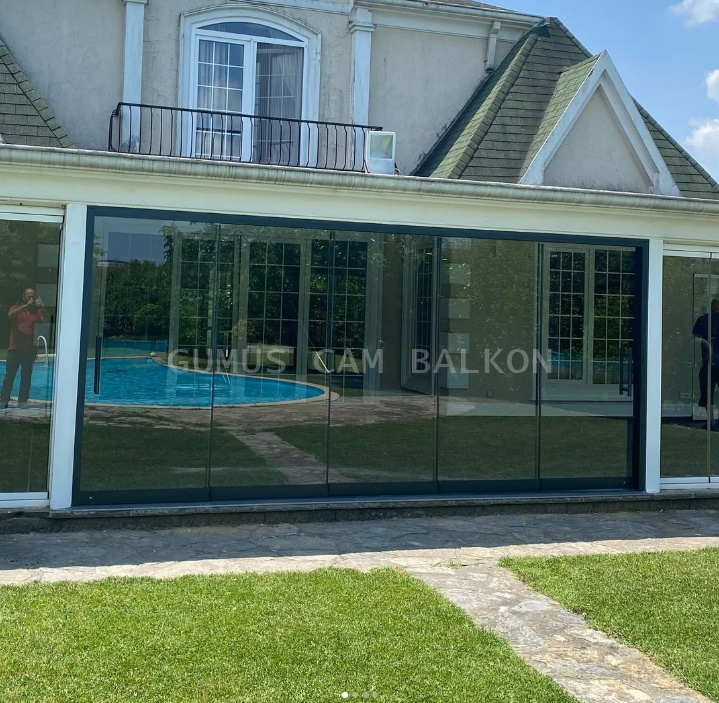 Gumus Cam Balkon