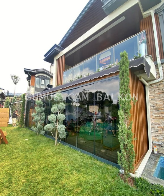 Gumus Cam Balkon